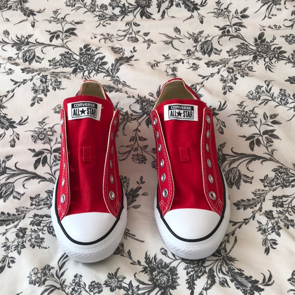 BRAND NEW RED CONVERSE NEVER WORN
